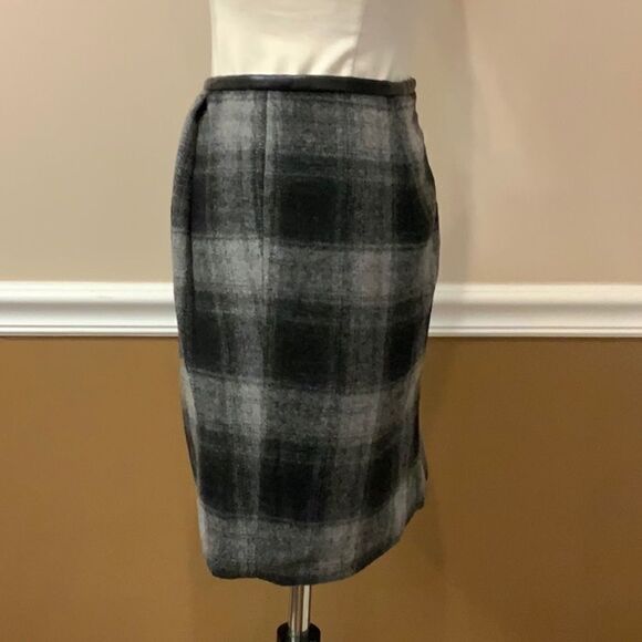 Gap| Black & Gray Plaid Wool Blend Mini Skirt 4 Faux Leather Detail - Picture 9 of 12